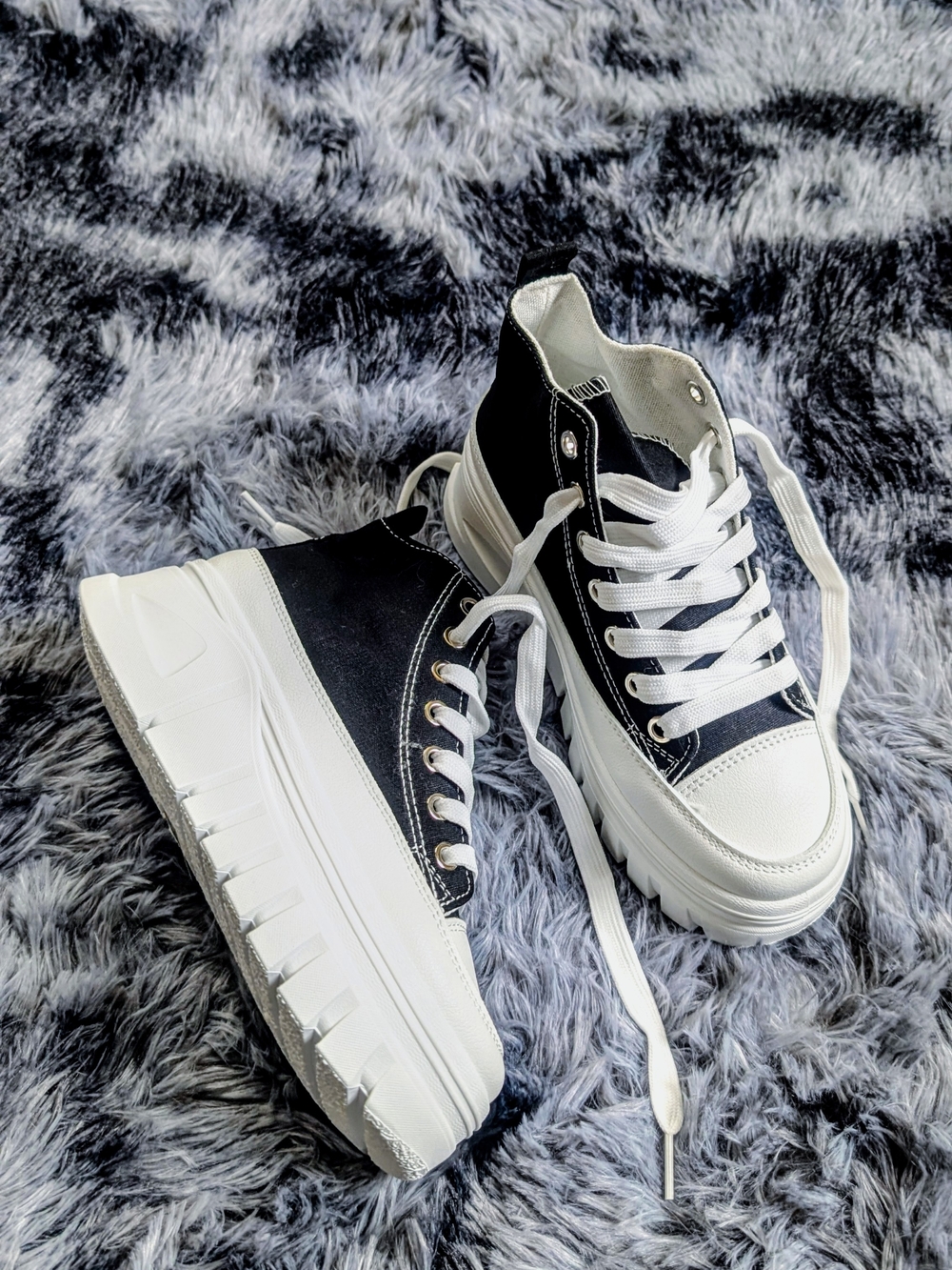 NWOT Black & White Platform Canvas Sneakers
